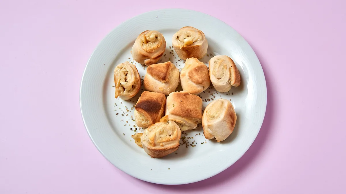 Pizzabrötchen mit Mozzarella