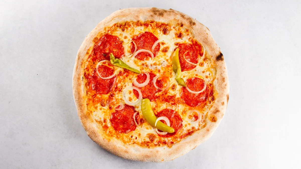 Pekoča pizza