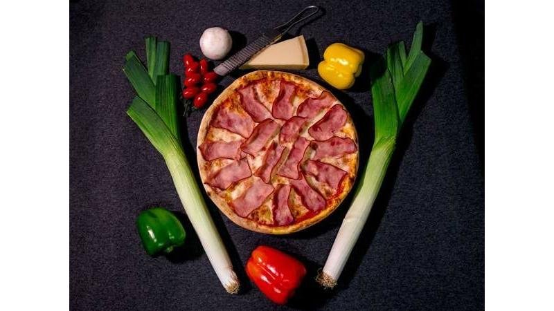 Pizza prosciutto mica