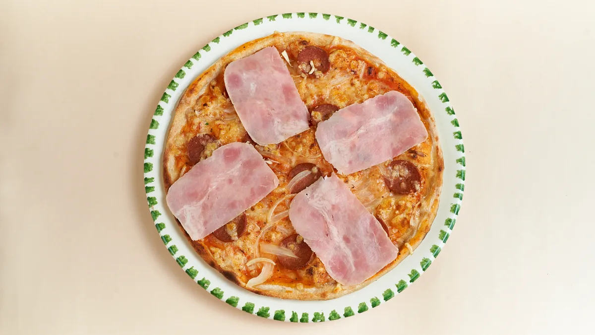 10. Pizza Salami mit Schinken