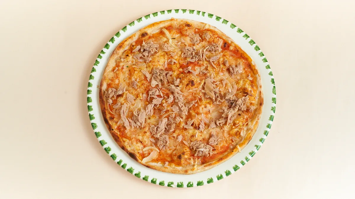 15. Pizza Thunfisch mit Zwiebeln