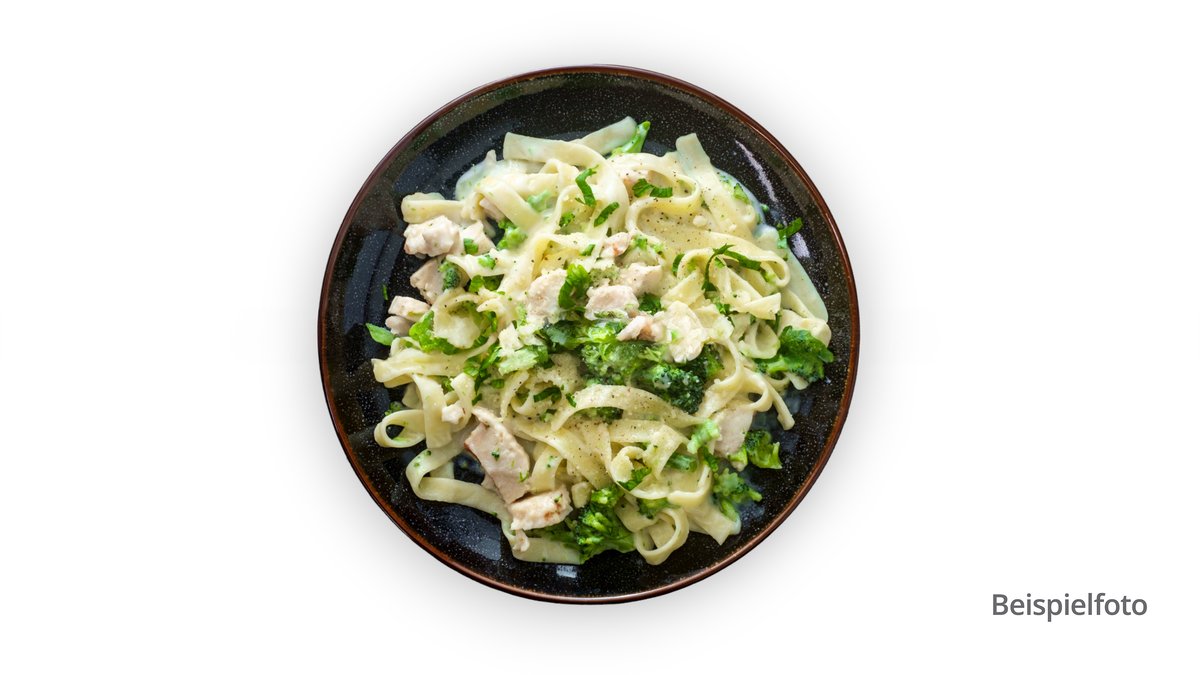 47. Rigatoni mit Brokkoli und Hähnchenbruststreifen