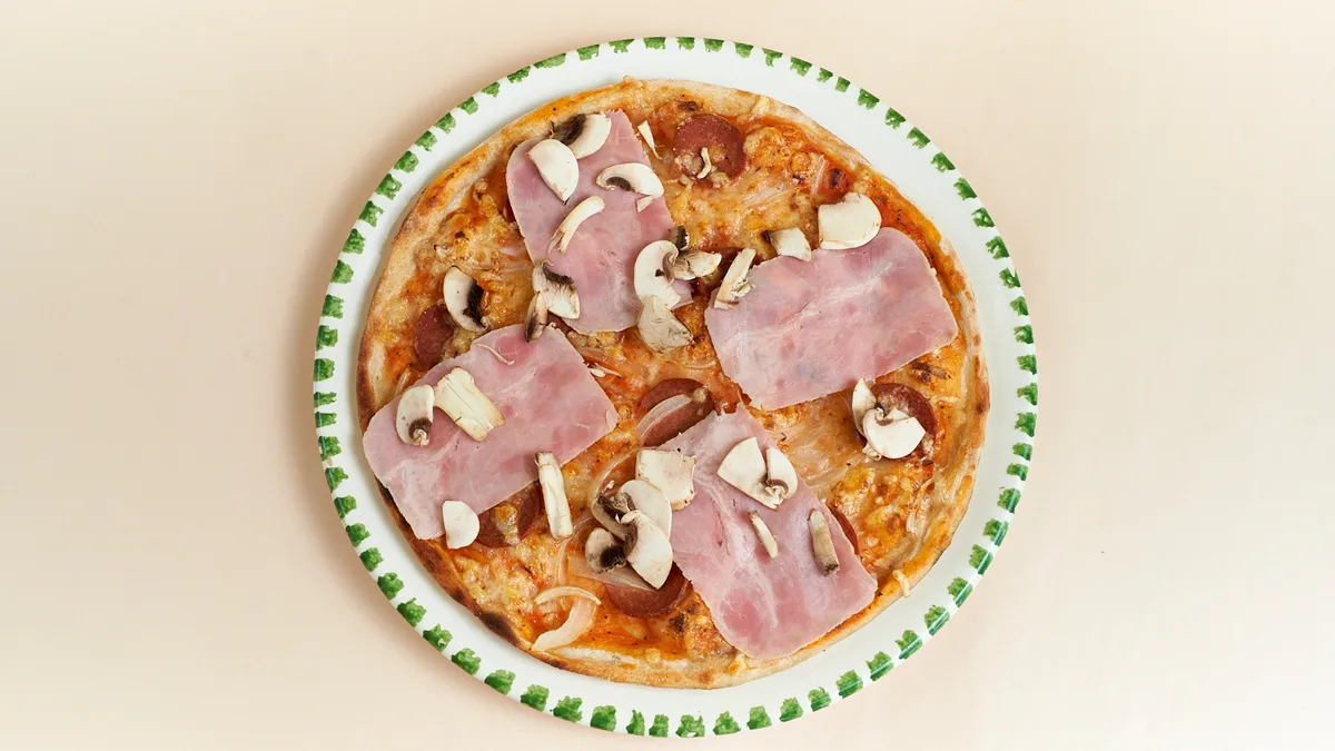 5. Pizza Schinken mit Champignons