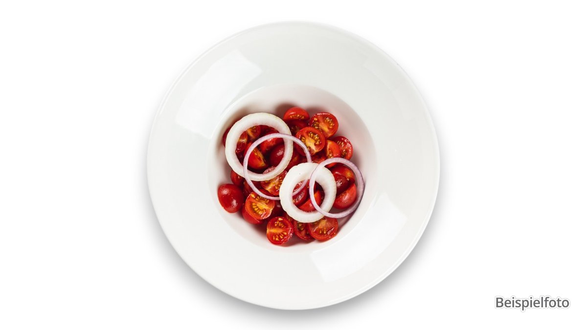 60. Tomatensalat mit Zwiebeln