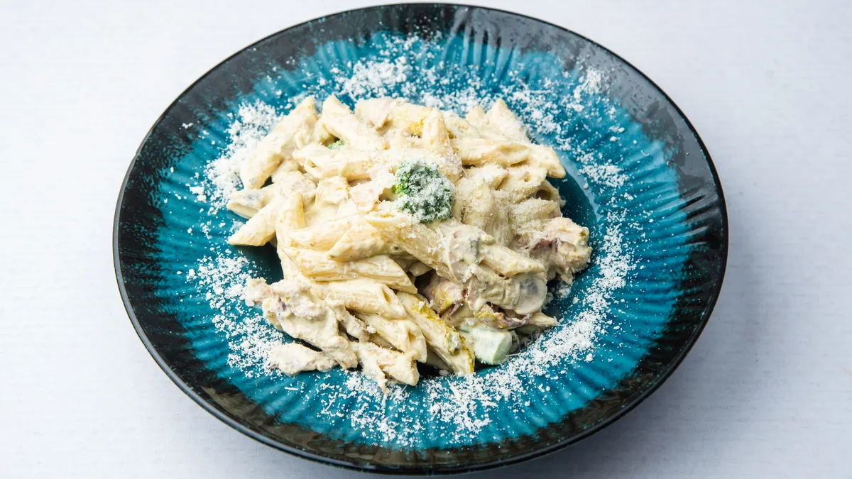 Pasta piletina sa brokolijem u polupestu