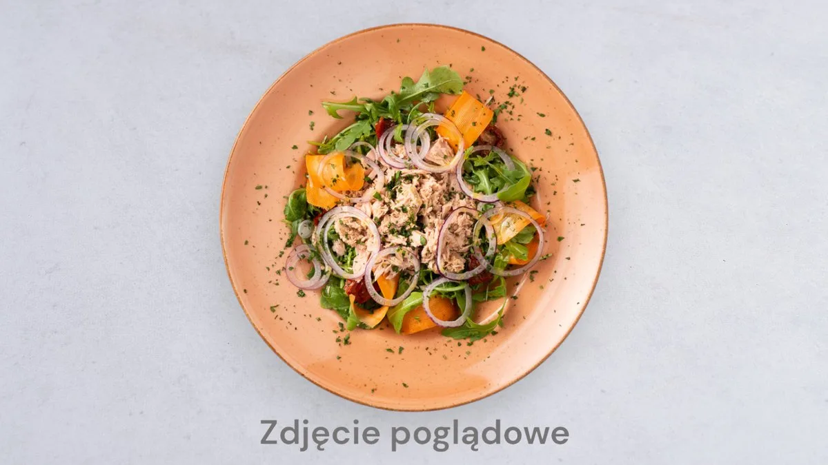 Sałatka z krewetkami tygrysimi