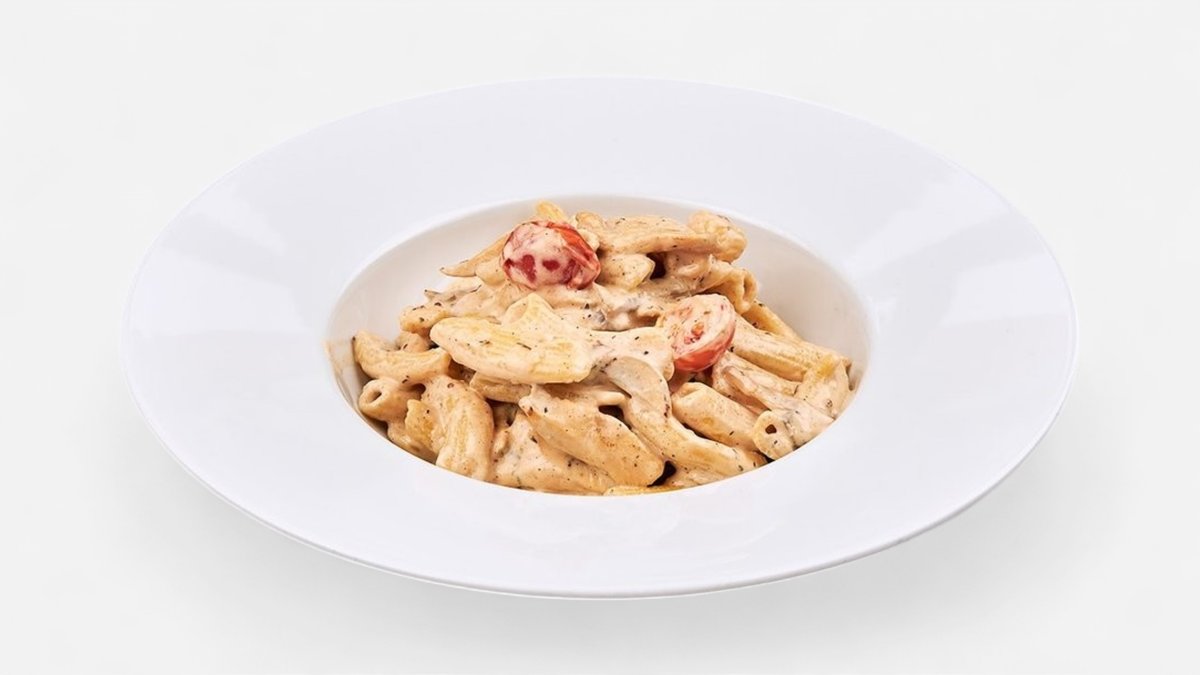 Penne s kuracím mäsom a šampiňónmi