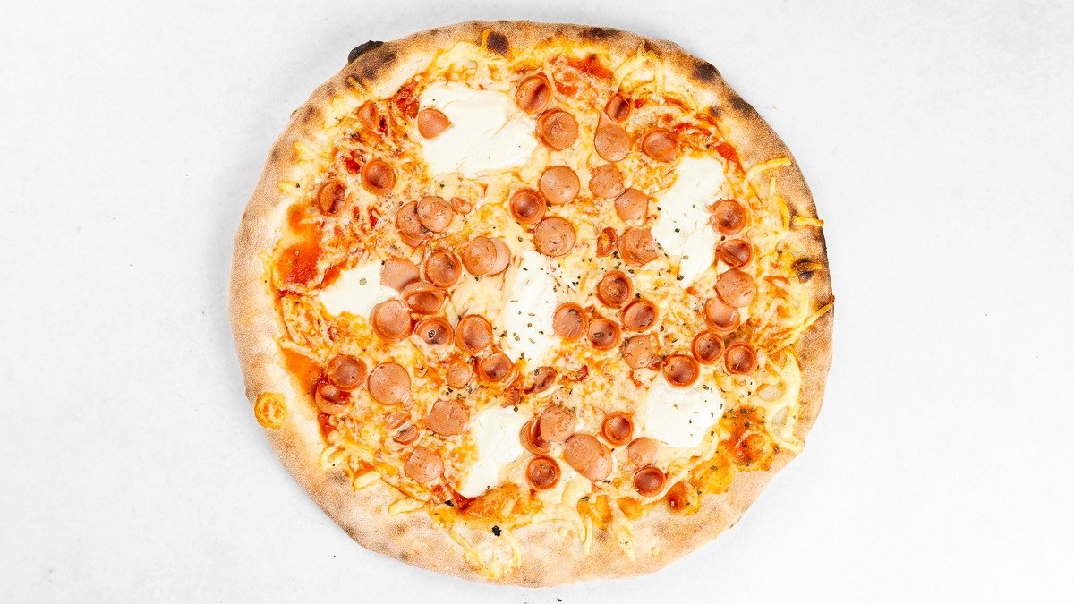Pizza s hrenovko