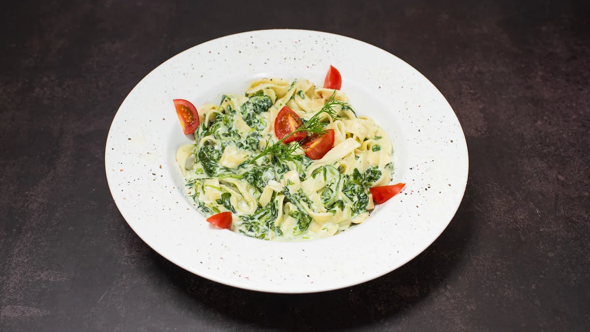 Tejszínes-fokhagymás spenótos tagliatelle