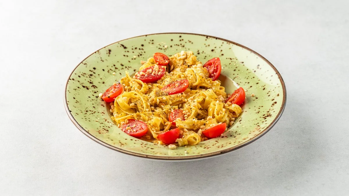 Makaron caserecce z sosem cukiniowym i kurczakiem curry