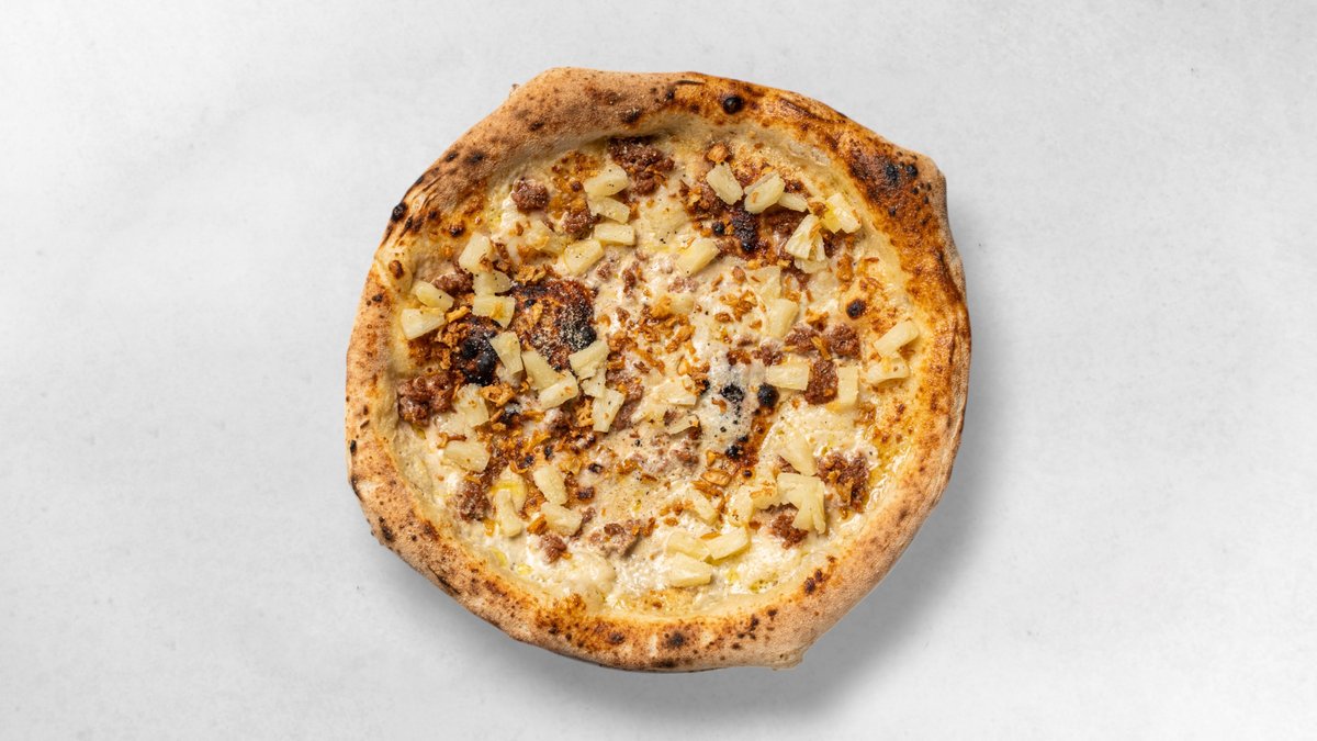 Pizza Die mit Ananas