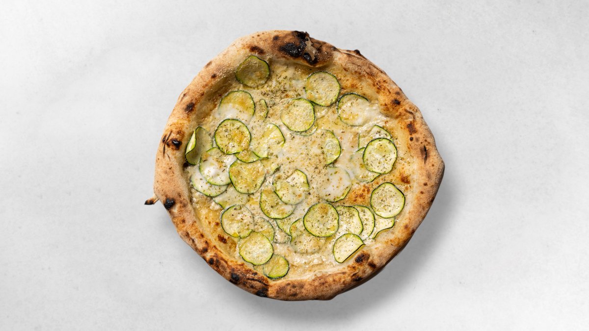 Pizza Die mit Zucchini