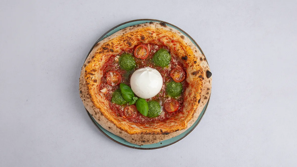 Burrata and Pesto Talerz