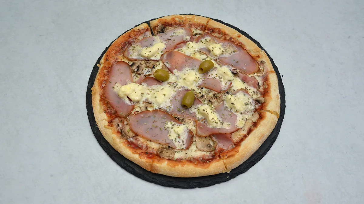 Pršuta i kajmak pizza 28cm