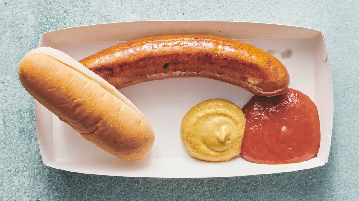 Chili-frankfurter med brød