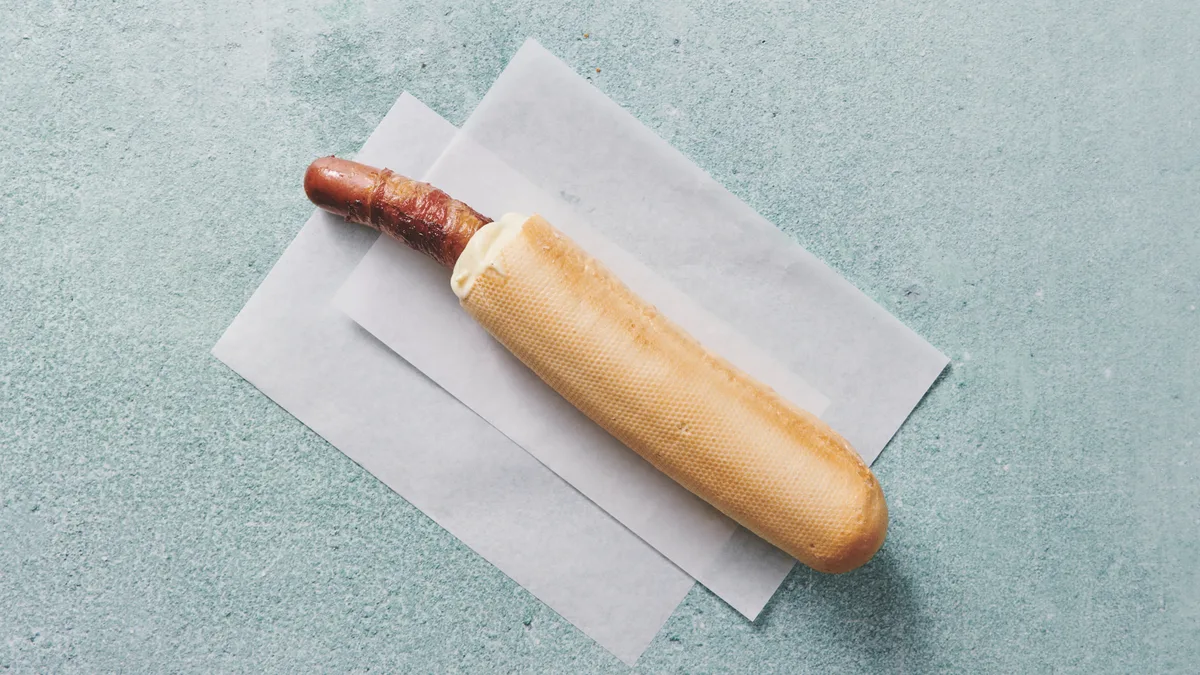Fransk hotdog med pølse i svøb