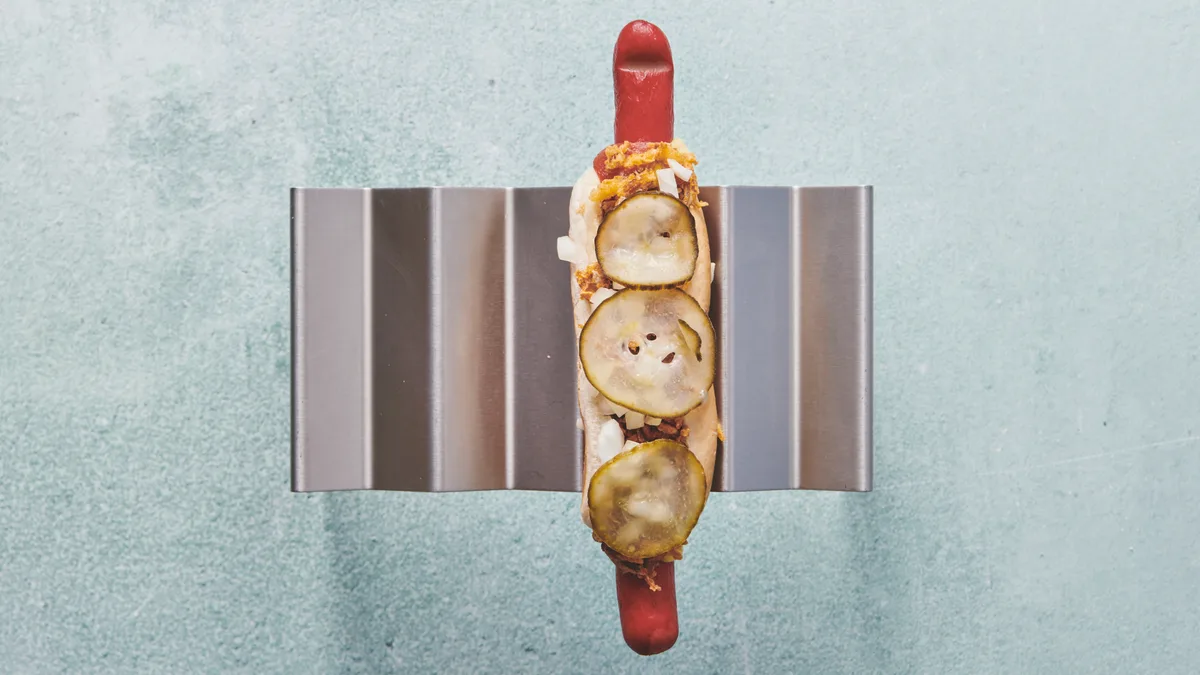 Ristet hotdog med rød pølse