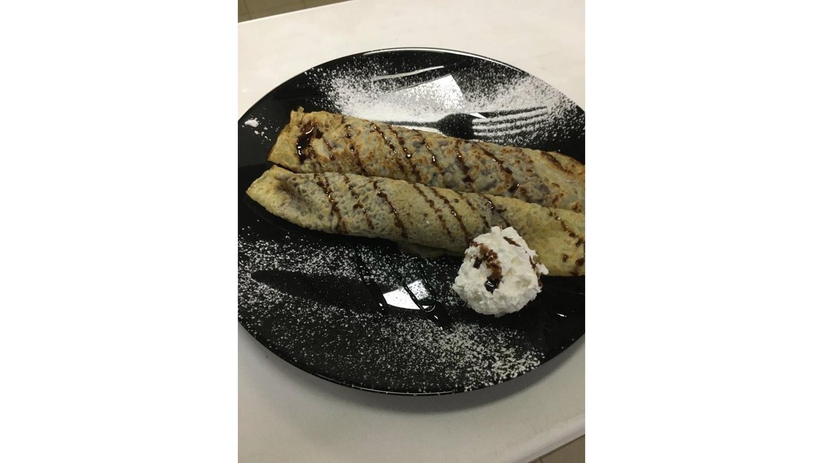 Clătite cu dulceață de vișine