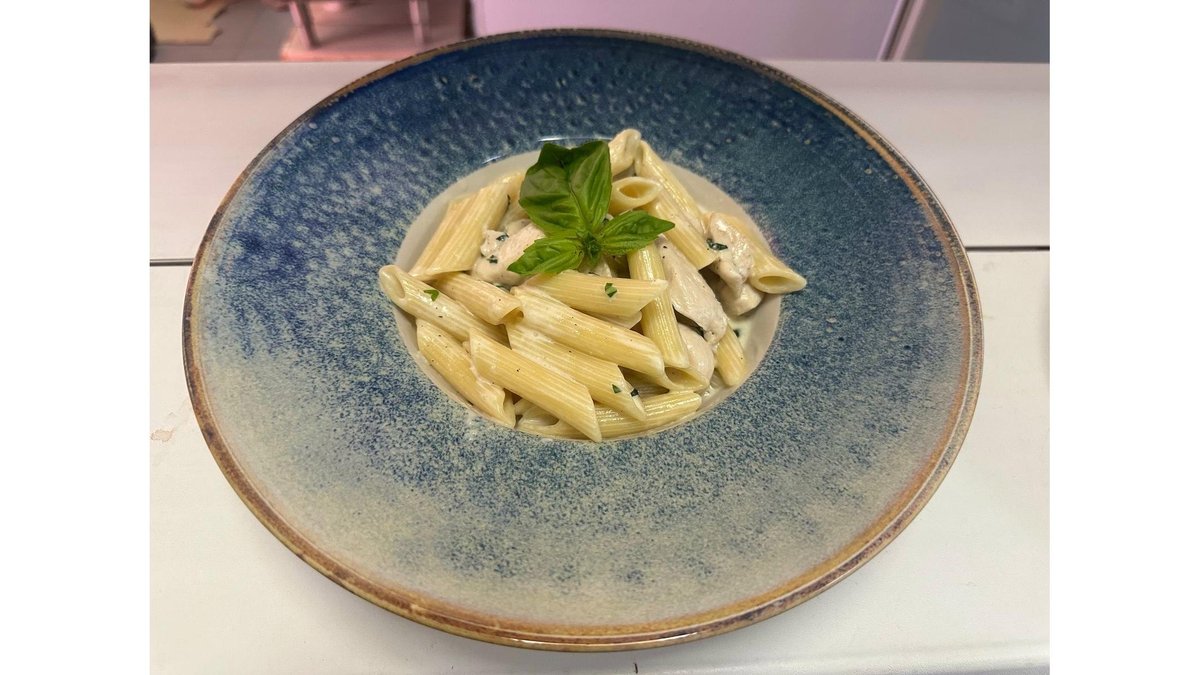 Penne con panna e pollo