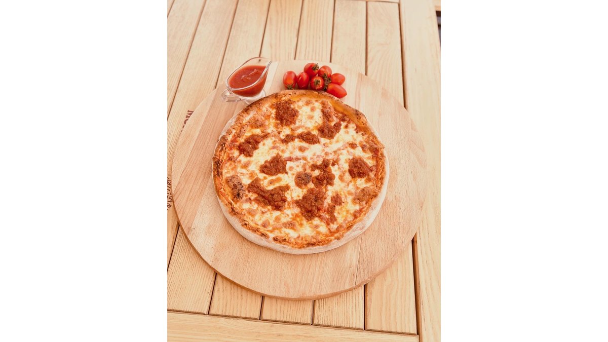 Pizza vitelo cu blat pufos 26 cm
