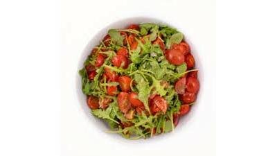 Salata  de rucola cu roșii cherry si reducție de oțet balsamic