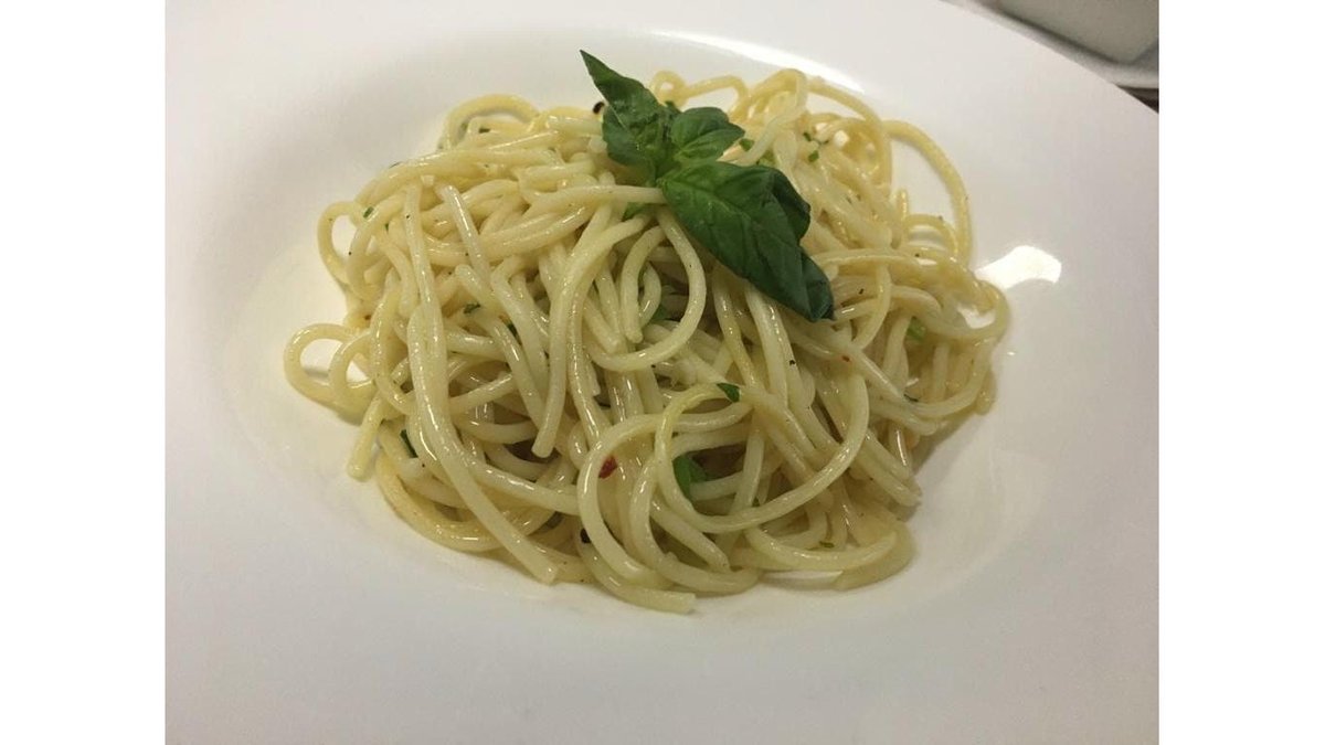 Spaghetti con aglio, olio e peperoncino
