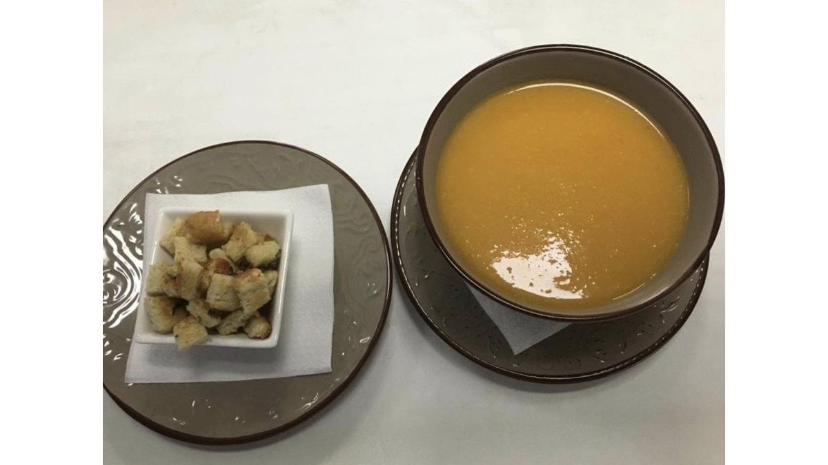 Supă cremă de legume cu crutoane