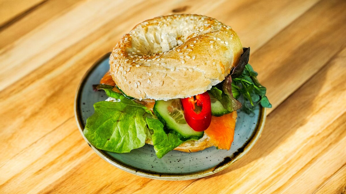 Füstölt lazacos bagel