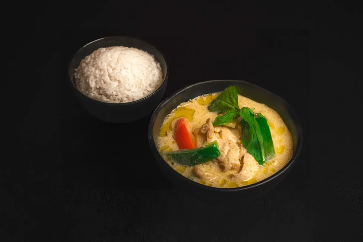 Gaeng Keow Whan Chicken med dryck