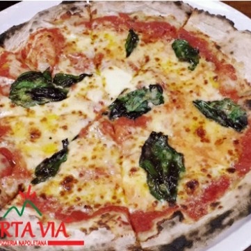 Pizza Margherita.