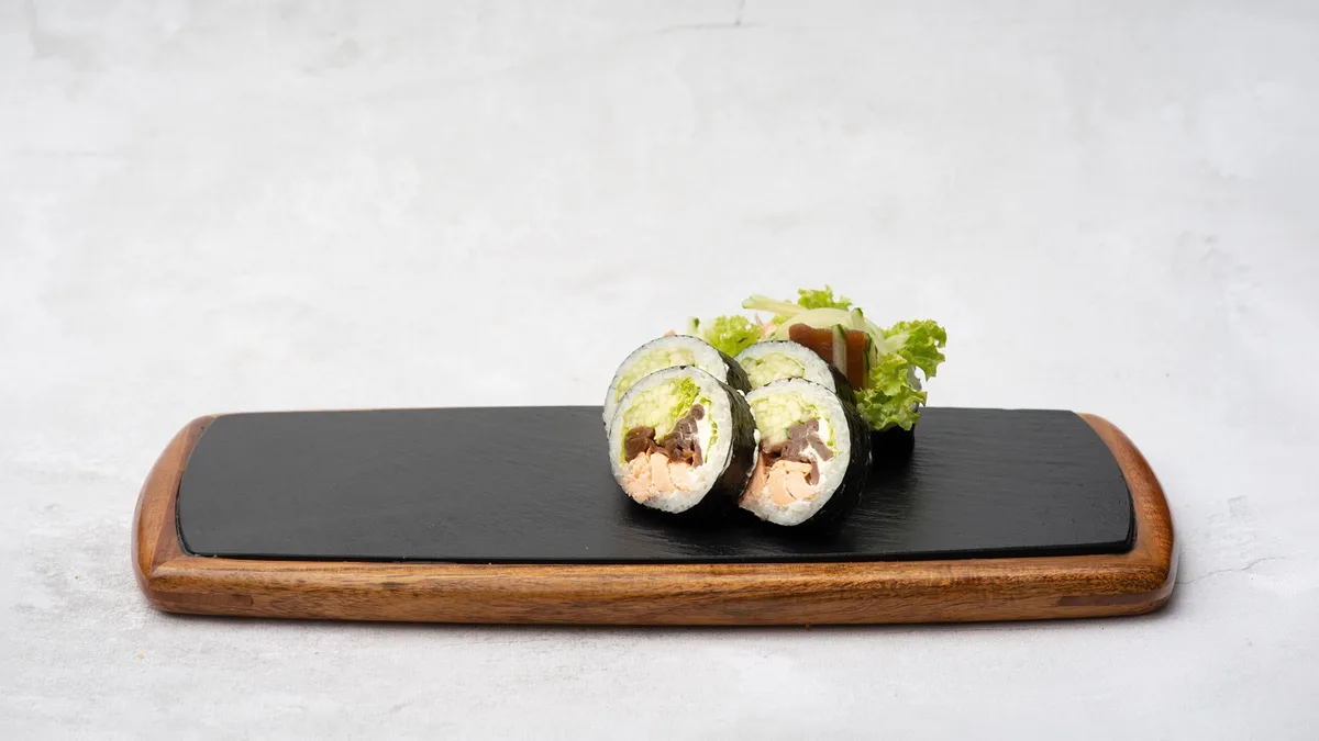 Futomaki łosoś grill
