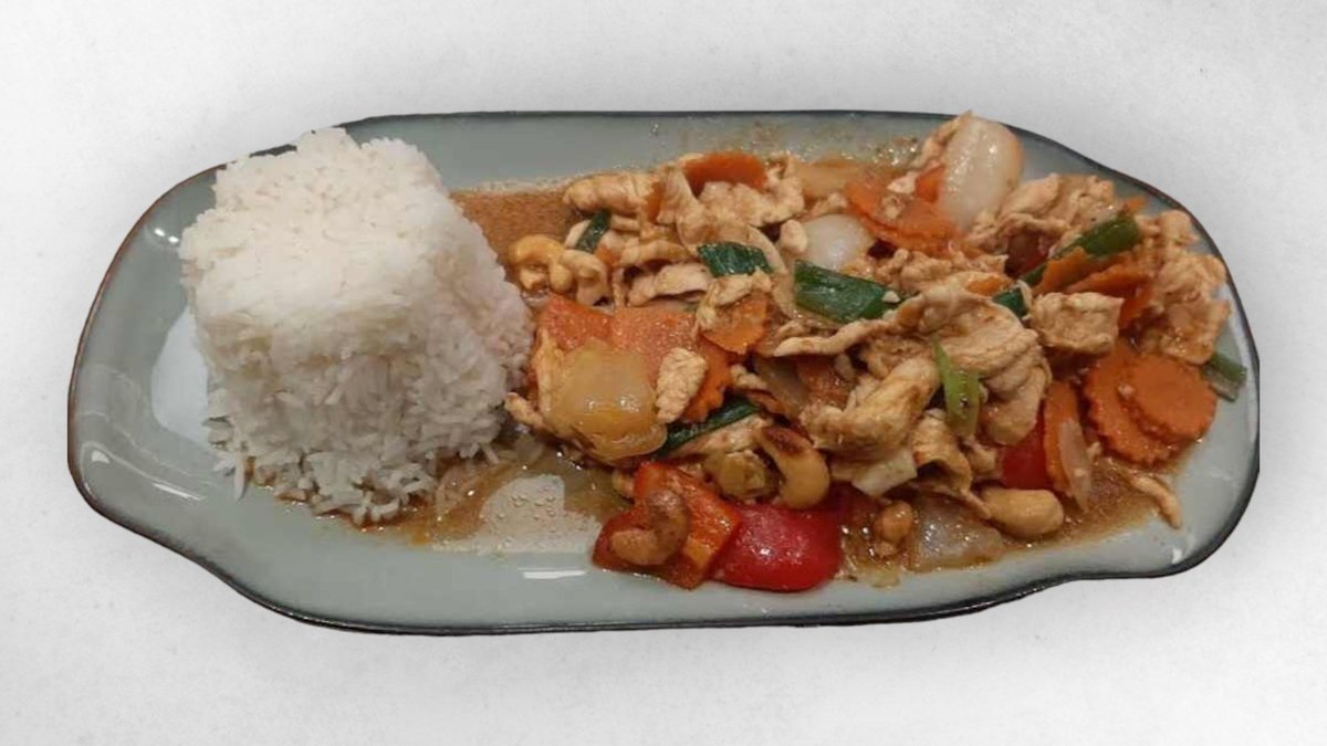 Gai Pad Med Mamuang 🌶️