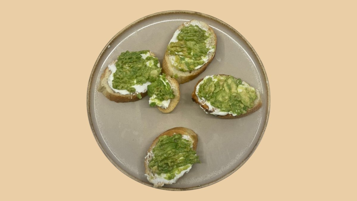 Brusketa me Filadelfia and Avocado