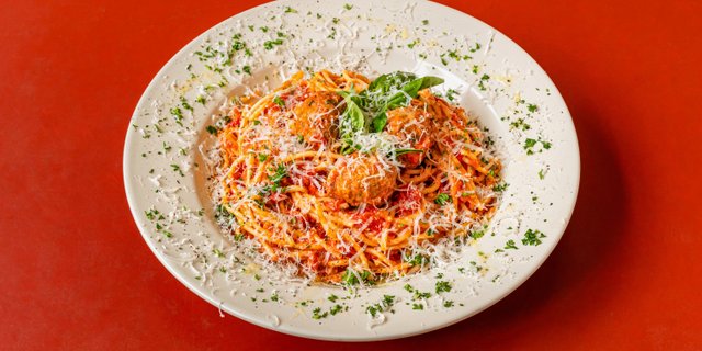 Spaghetti w/ Meatballs