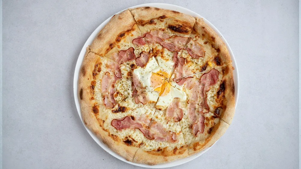 Pizza carbonara