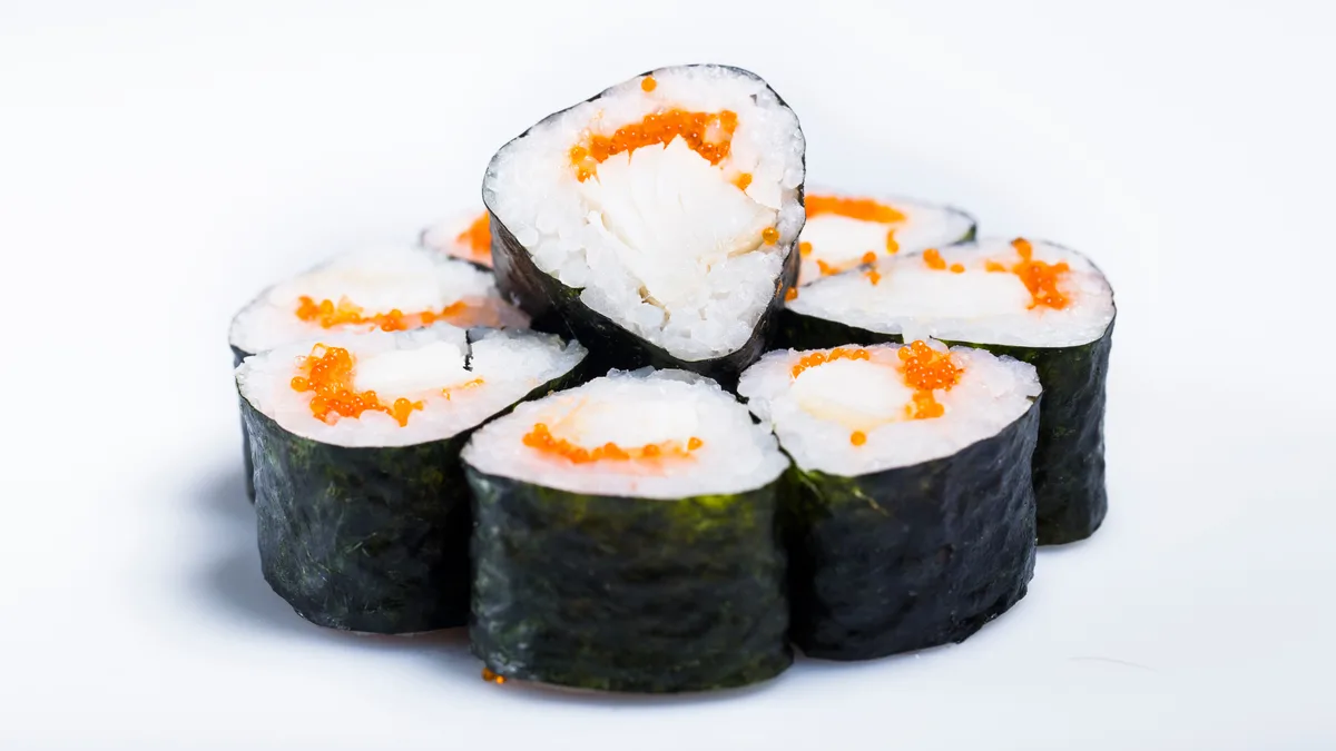 Mini roll z okoniem morskim