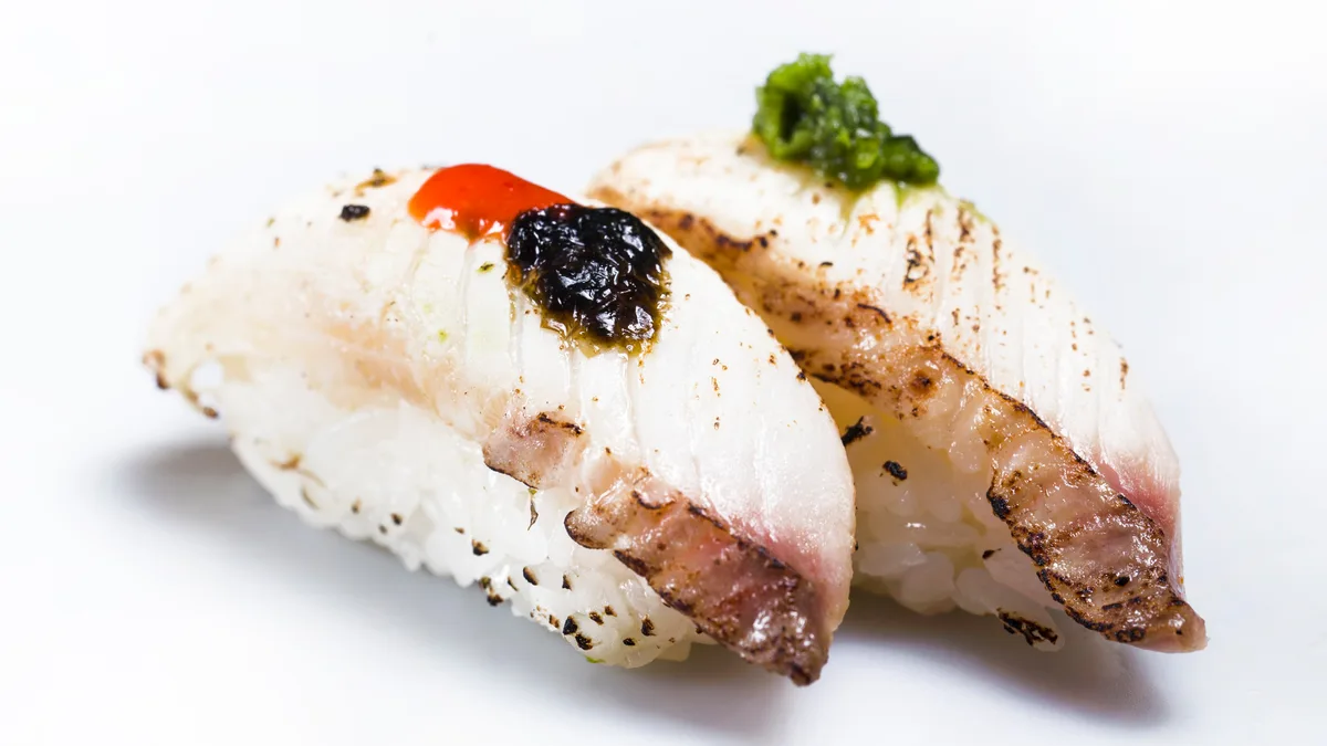 Nigiri Okoń morski podpalany