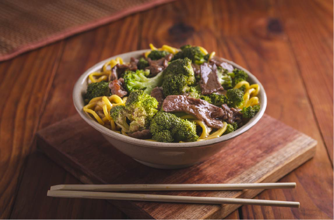 Yakisoba de Carne com Brócolis
