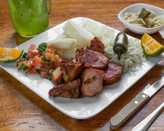 Chicharrón con Yuca