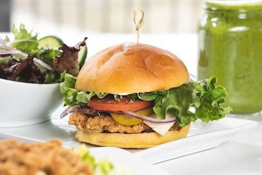 D’s Crispy Chicken Sandwich / Le sandwich D ultime
