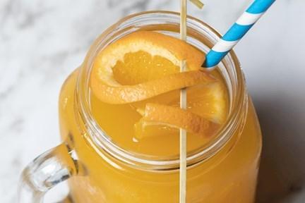 Freshly Squeezed Orange Juice / Jus d'orange fraîchement pressé
