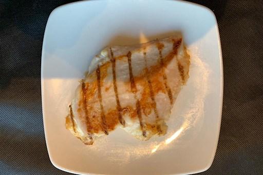 Grilled Chicken Breast / Poitrine de poulet grillée