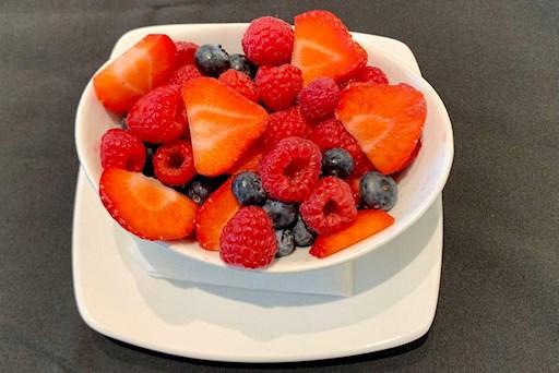 Seasonal Berry Bowl / Bol de baies de saison