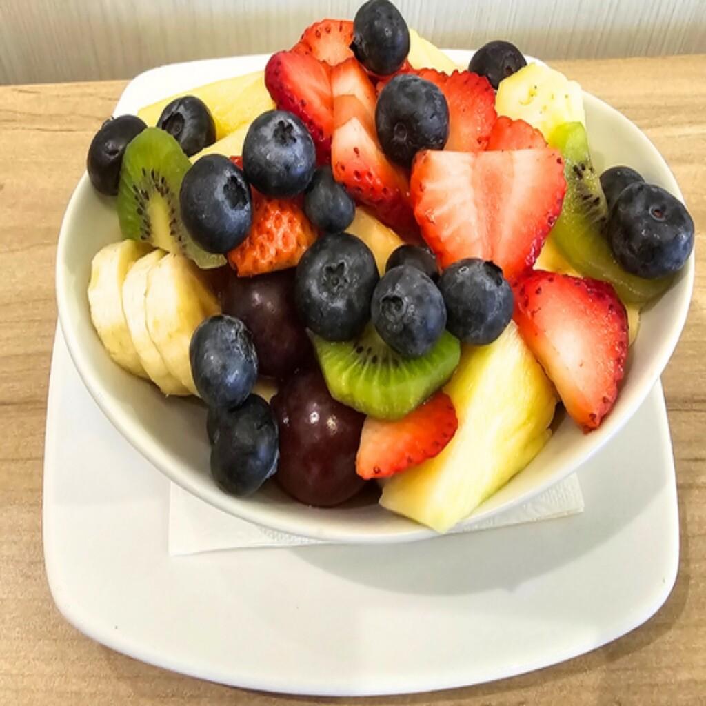 Seasonal Fruit Bowl / Bol de fruits de saison