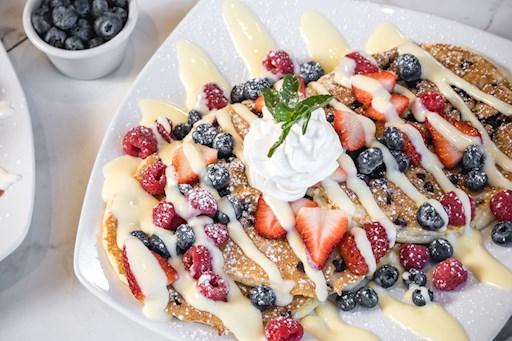 Triple Berry Pancakes / Pancakes triple baie
