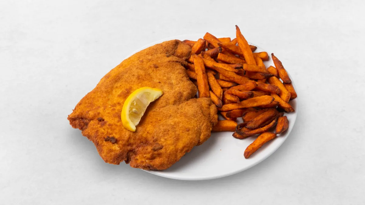 Cordon Bleu vom Huhn mit Sweet Pommes Frites