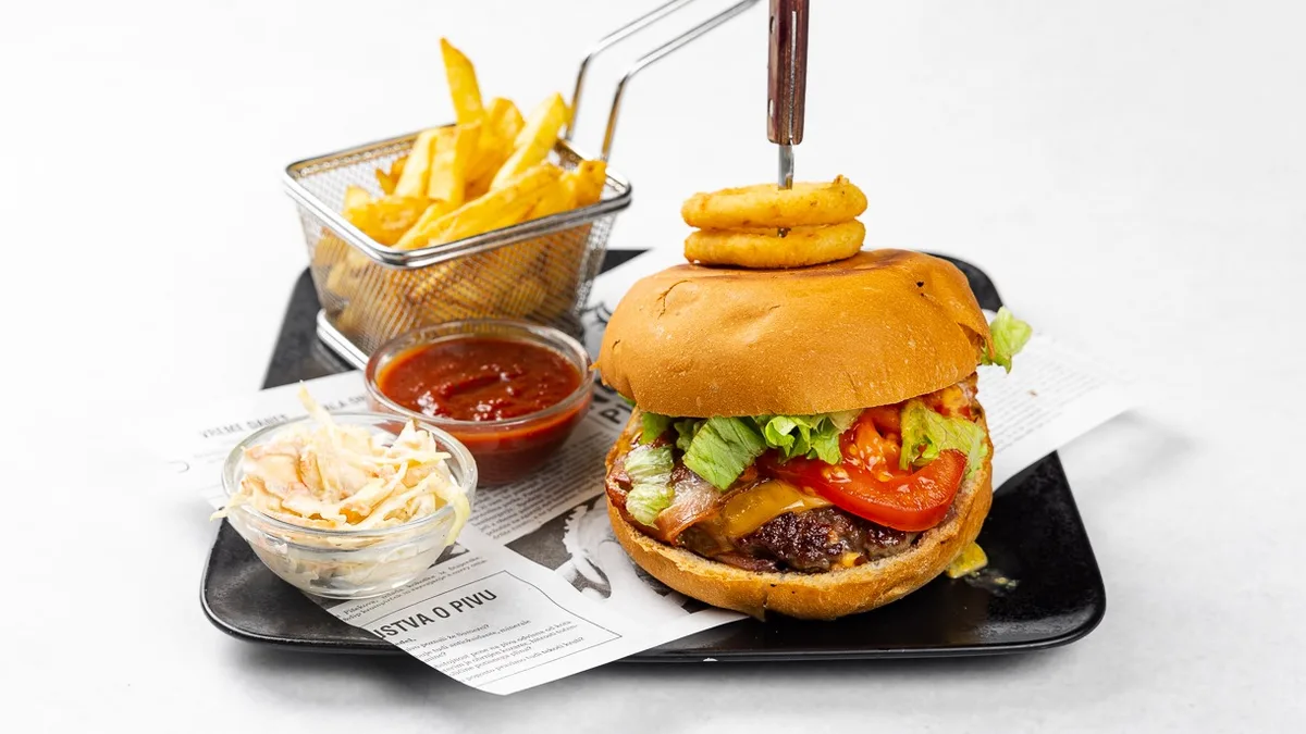 Burger Americano (slika je simbolična)