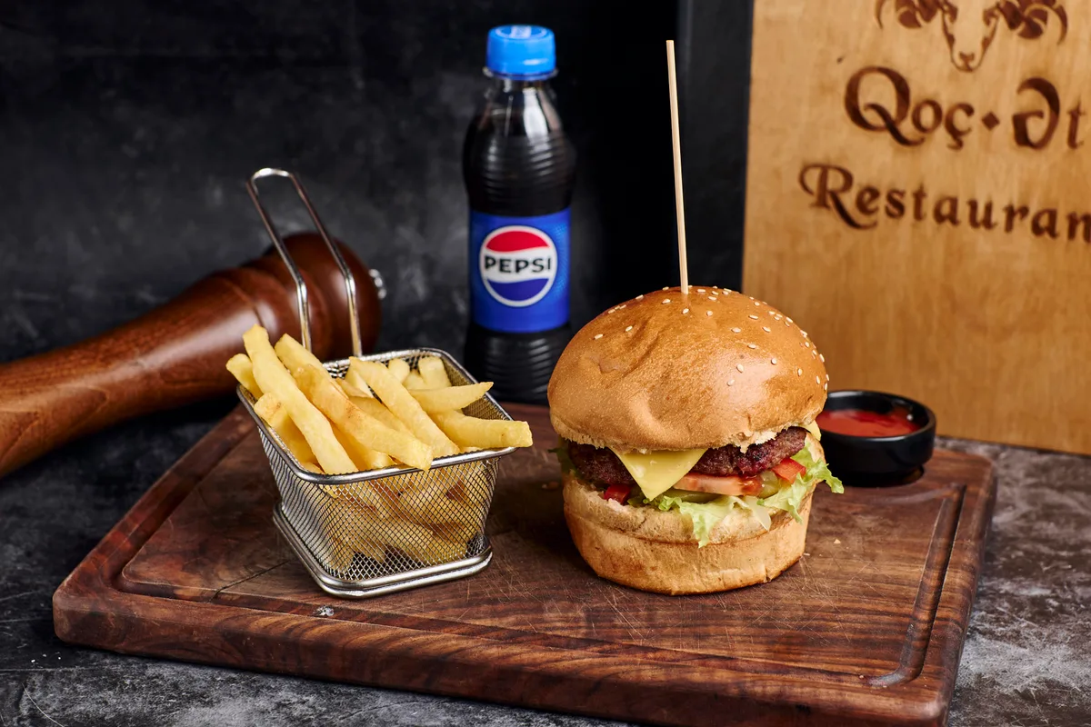 Qoç Ət Burger + Kartof Fri + Pepsi 250 ml