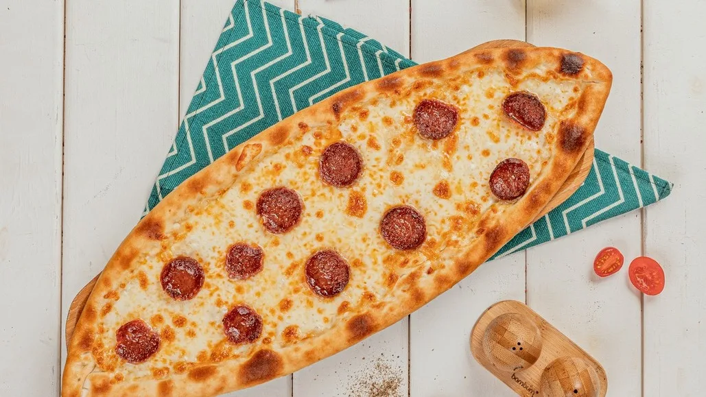 Sucuklu Pide