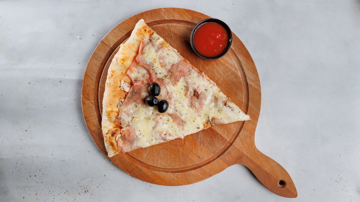 Capriciossa pizza parče 1/6